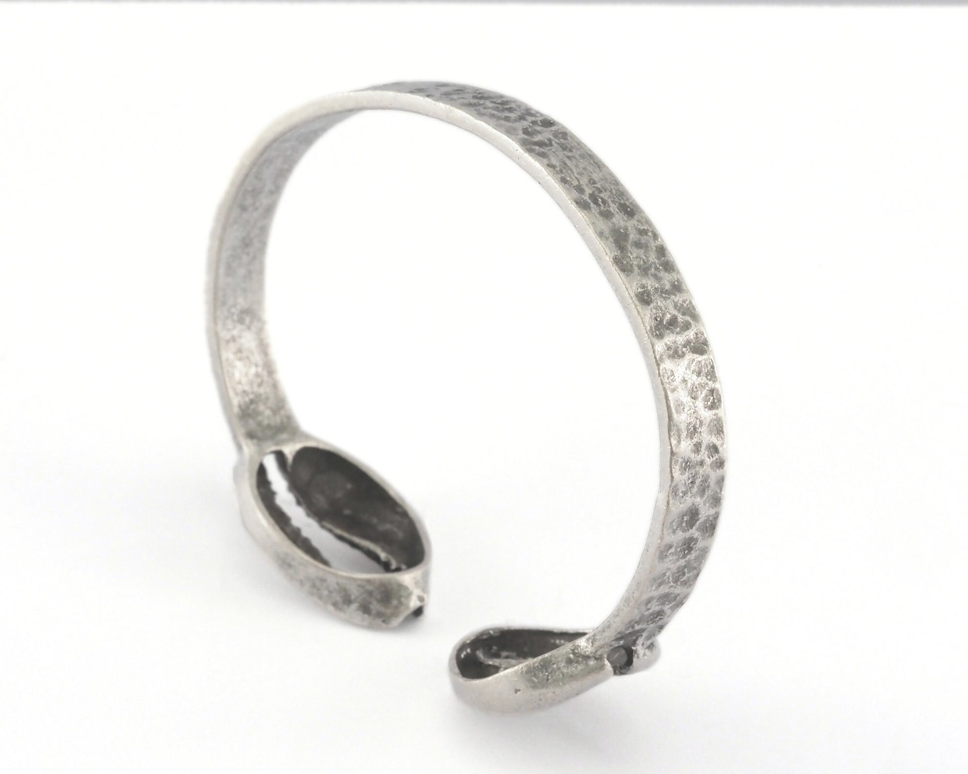 Hammered Cowrie Bracelet Adjustable 65mm Antique Silver Plated brass findings charms 2288