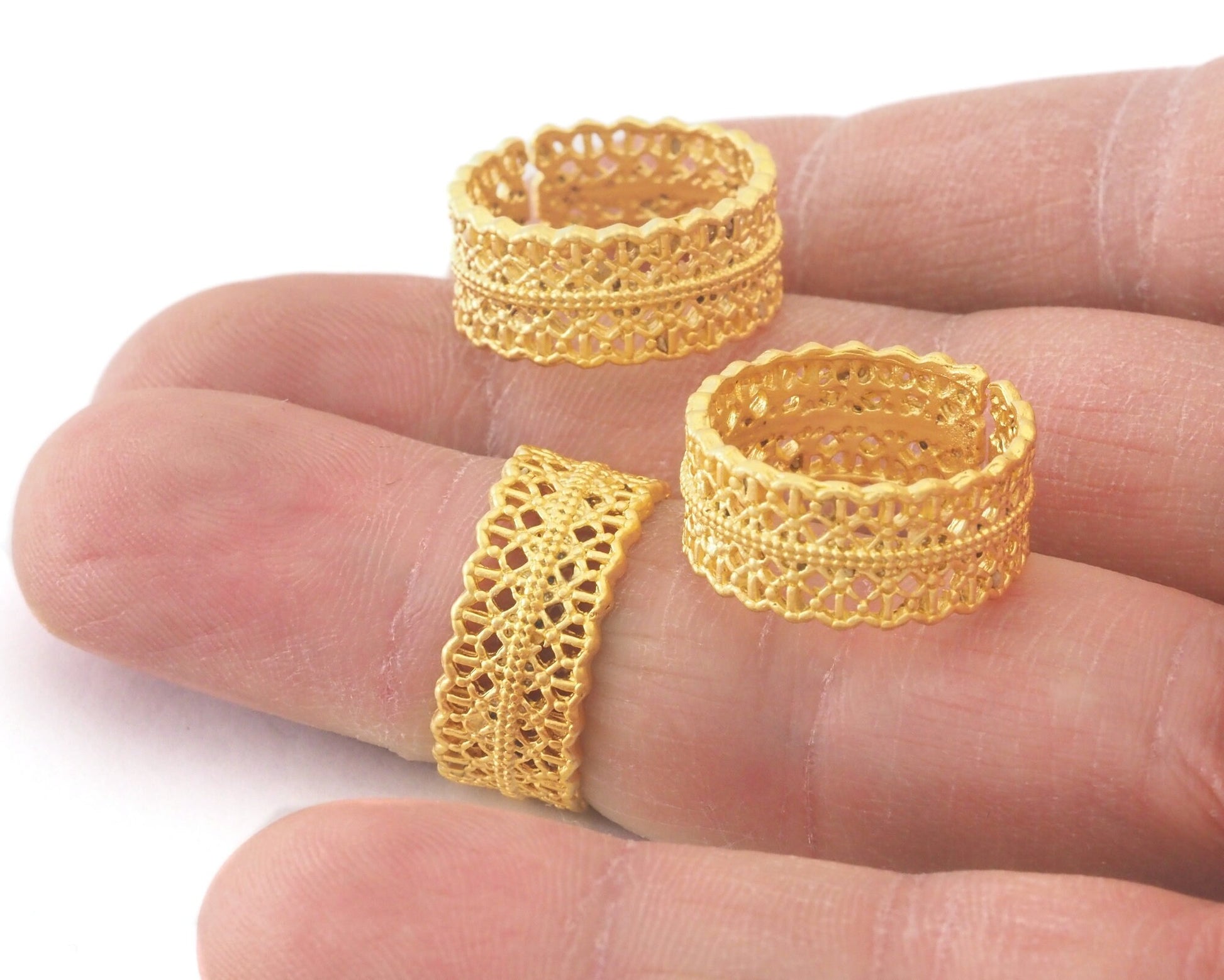 Band Filigree Textured Adjustable Ring Matte Gold plated Brass (16-18mm 5.5-8US inner size) OZ3955