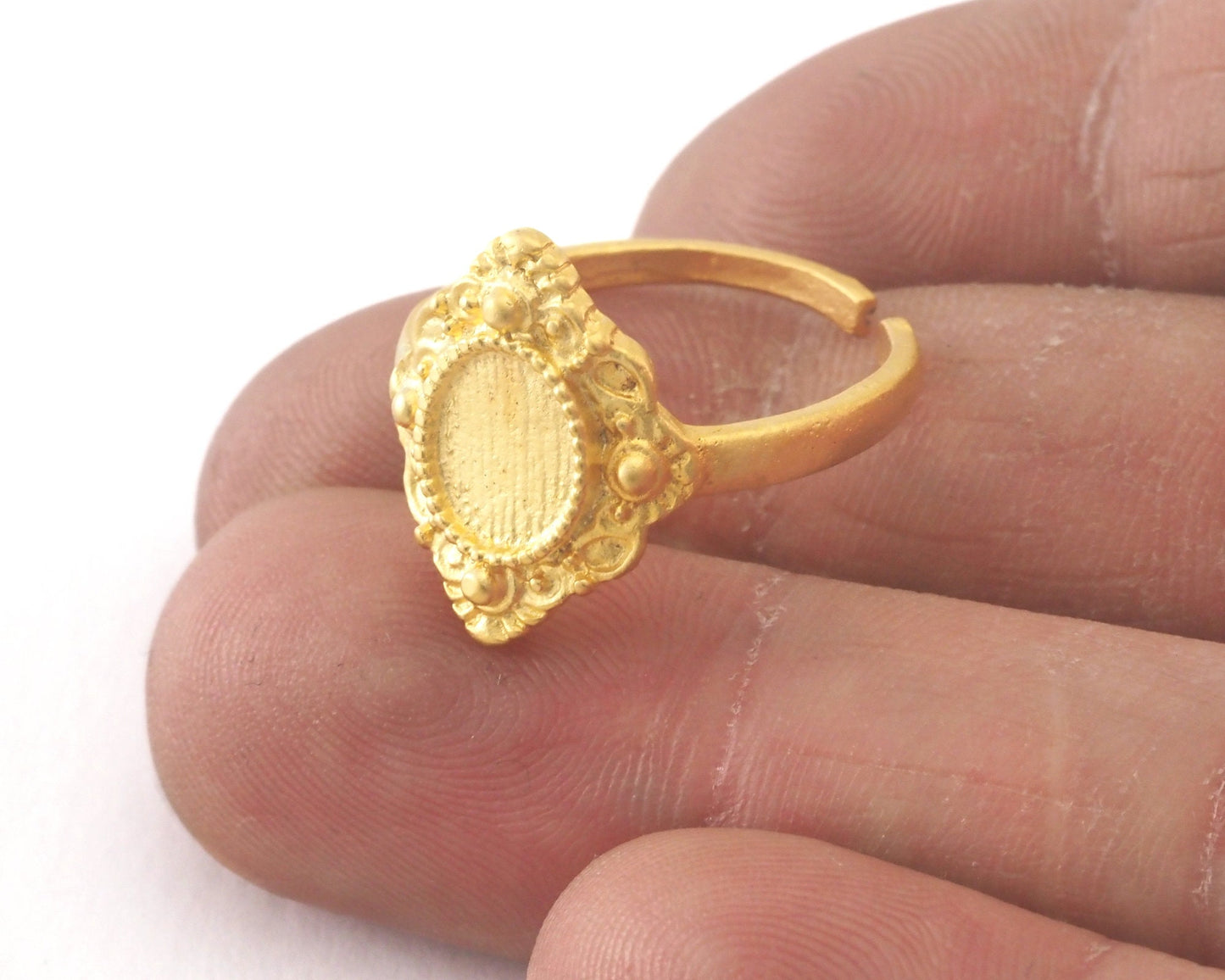 Adjustable Ring Bezel ( 8x6mm setting ) Matte Gold Plated Brass (18mm 8US inner size - Adjustable ) OZ2633