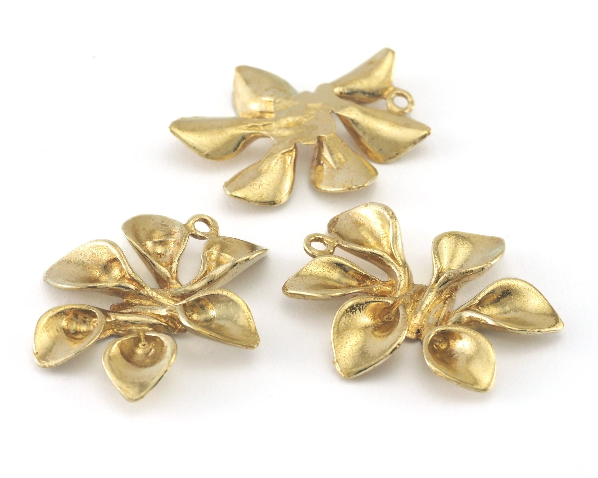 Flower Leaves Pendant Raw brass 32mm 4129