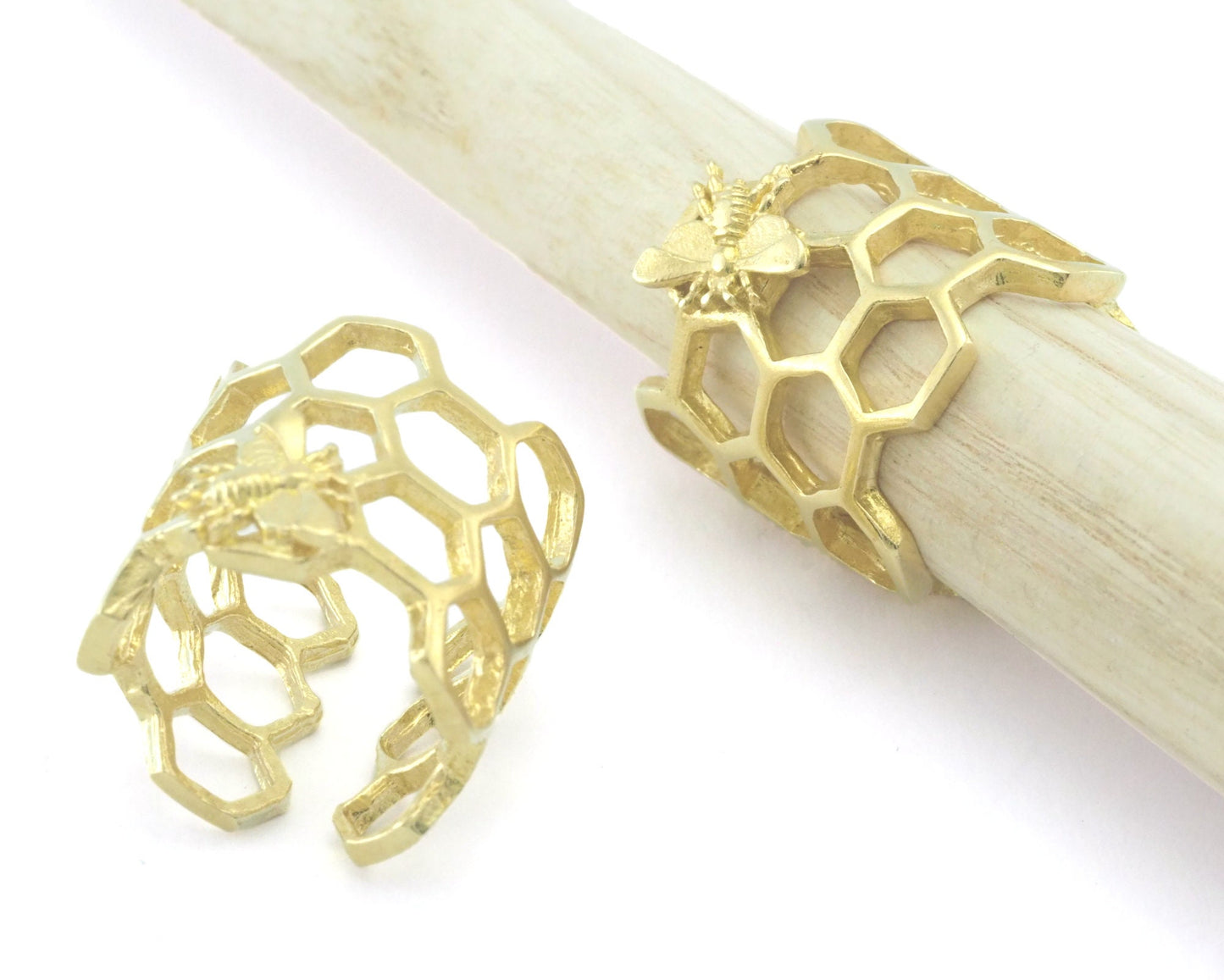 Honeycomb with Bee Adjustable Ring Raw Brass (17mm 7US inner size) OZ4304