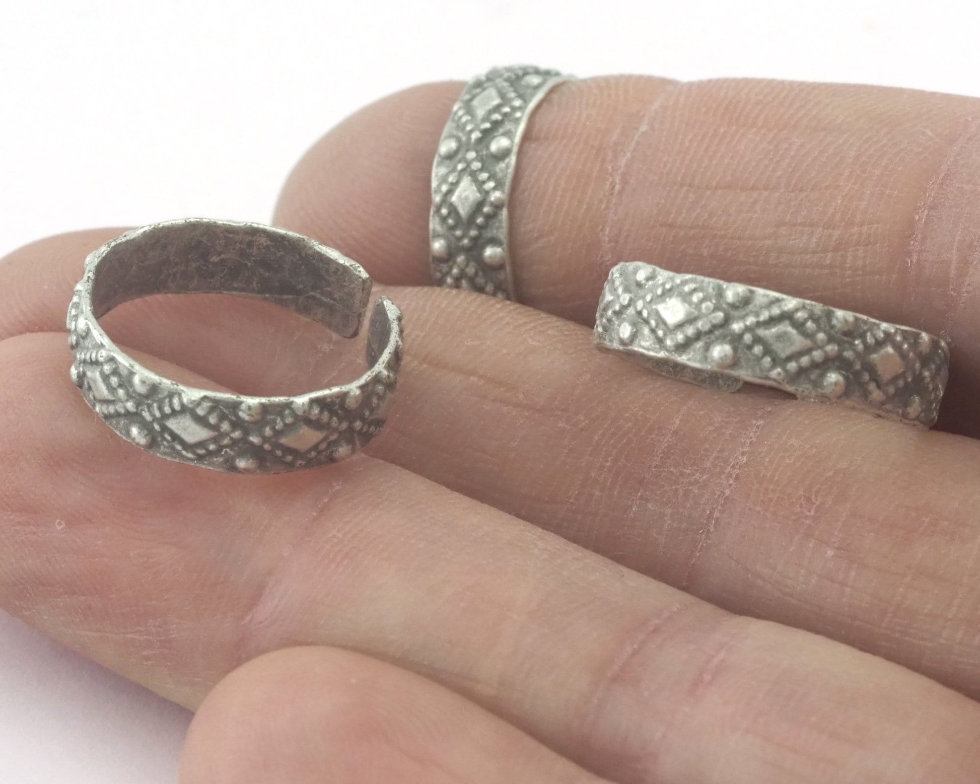 Minimalist Band Textured Adjustable Ring Antique Silver Plated Brass (17.5mm 7US inner size) OZ3858