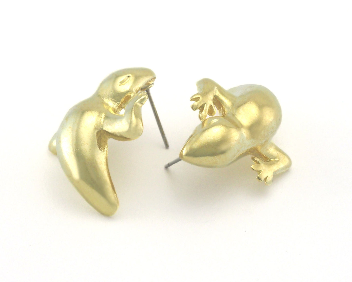 Salamander reptile lizard animal earring post stud Raw brass 30x23mm OZ4330 Right and left is the same