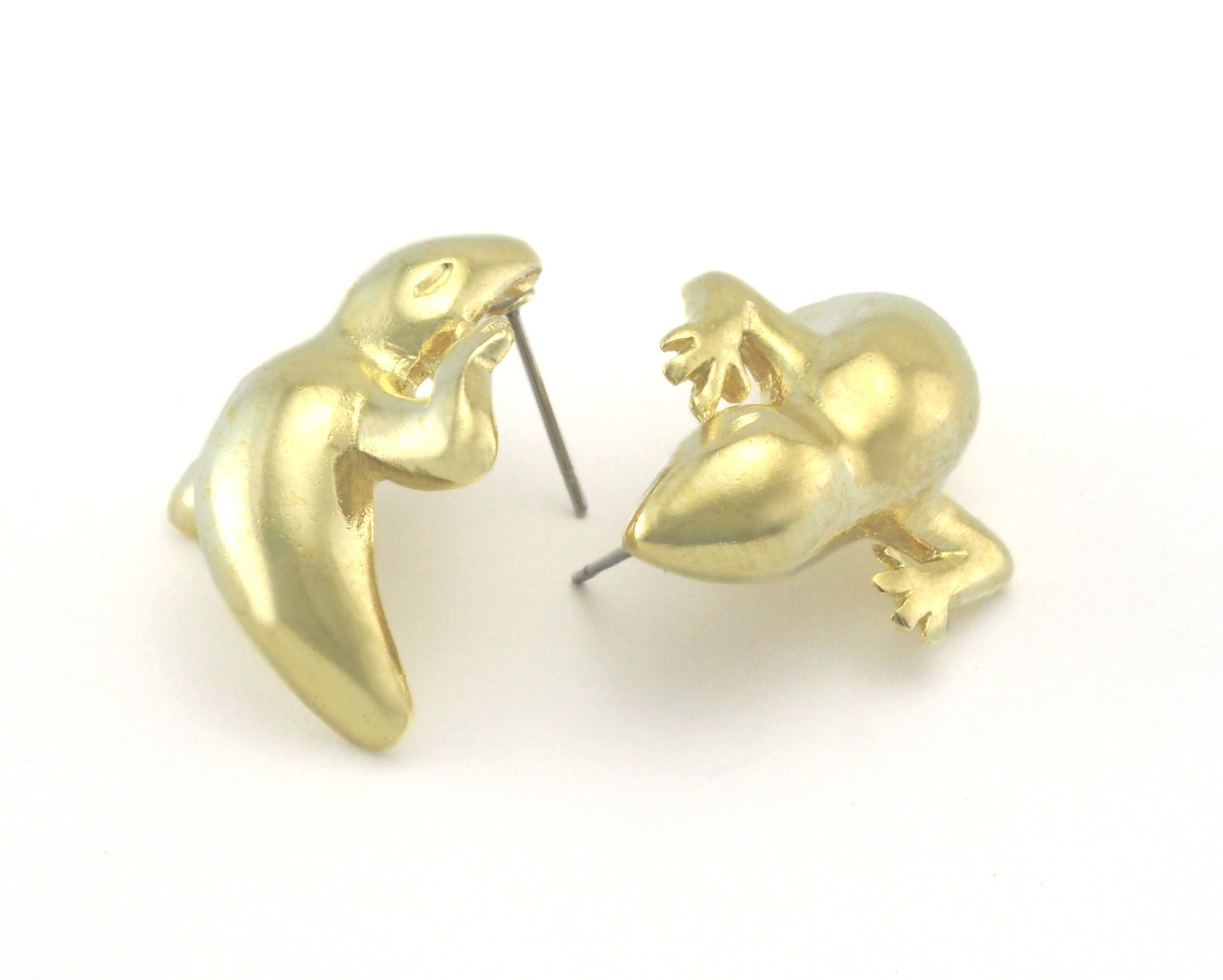 Salamander reptile lizard animal earring post stud Raw brass 30x23mm OZ4330 Right and left is the same