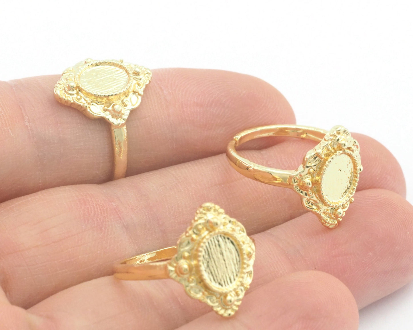 Oval Adjustable Ring Base Bezel ( 8x6mm setting ) Shiny Gold Plated Brass (18mm 8US inner size - Adjustable ) OZ2633
