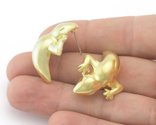 Salamander reptile lizard animal earring post stud Raw brass 30x23mm OZ4330 Right and left is the same