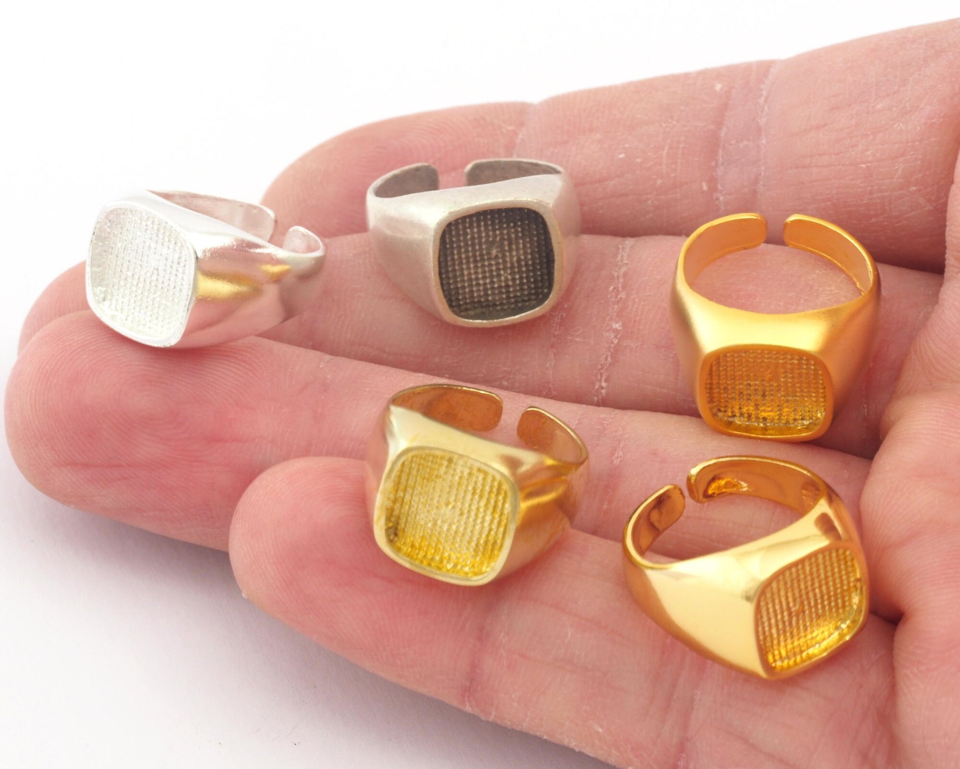 Signet Ring Adjustable Blank - raw brass or shiny silver-antique silver-shiny gold-matte gold plated (3US - 5 US size - Adjustable ) Oz2053