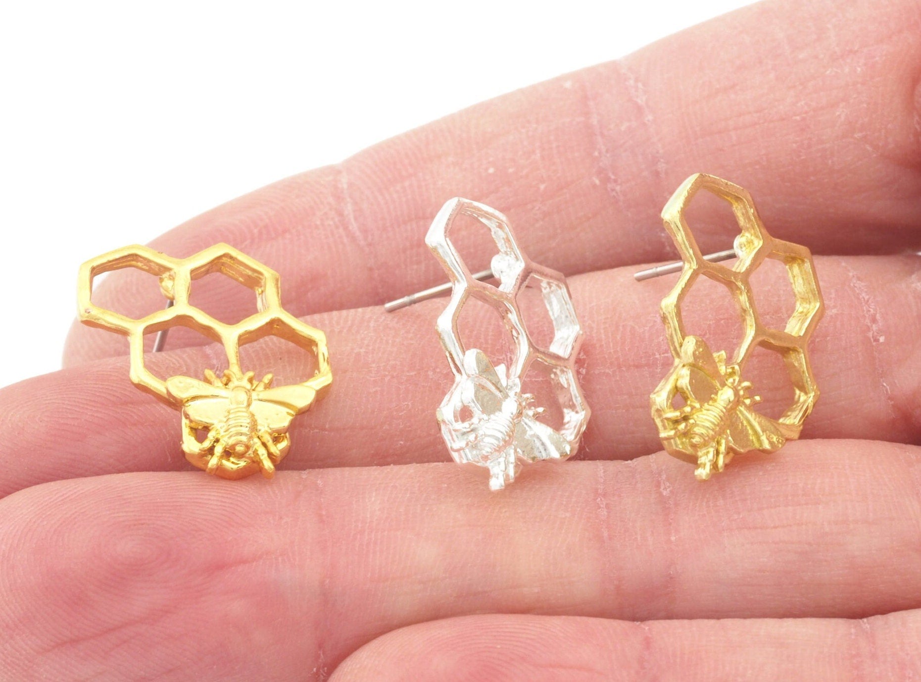 Honeycomb bee earring stud Shiny Gold - Shiny Silver Plated or Raw Brass 23x15mm 4573