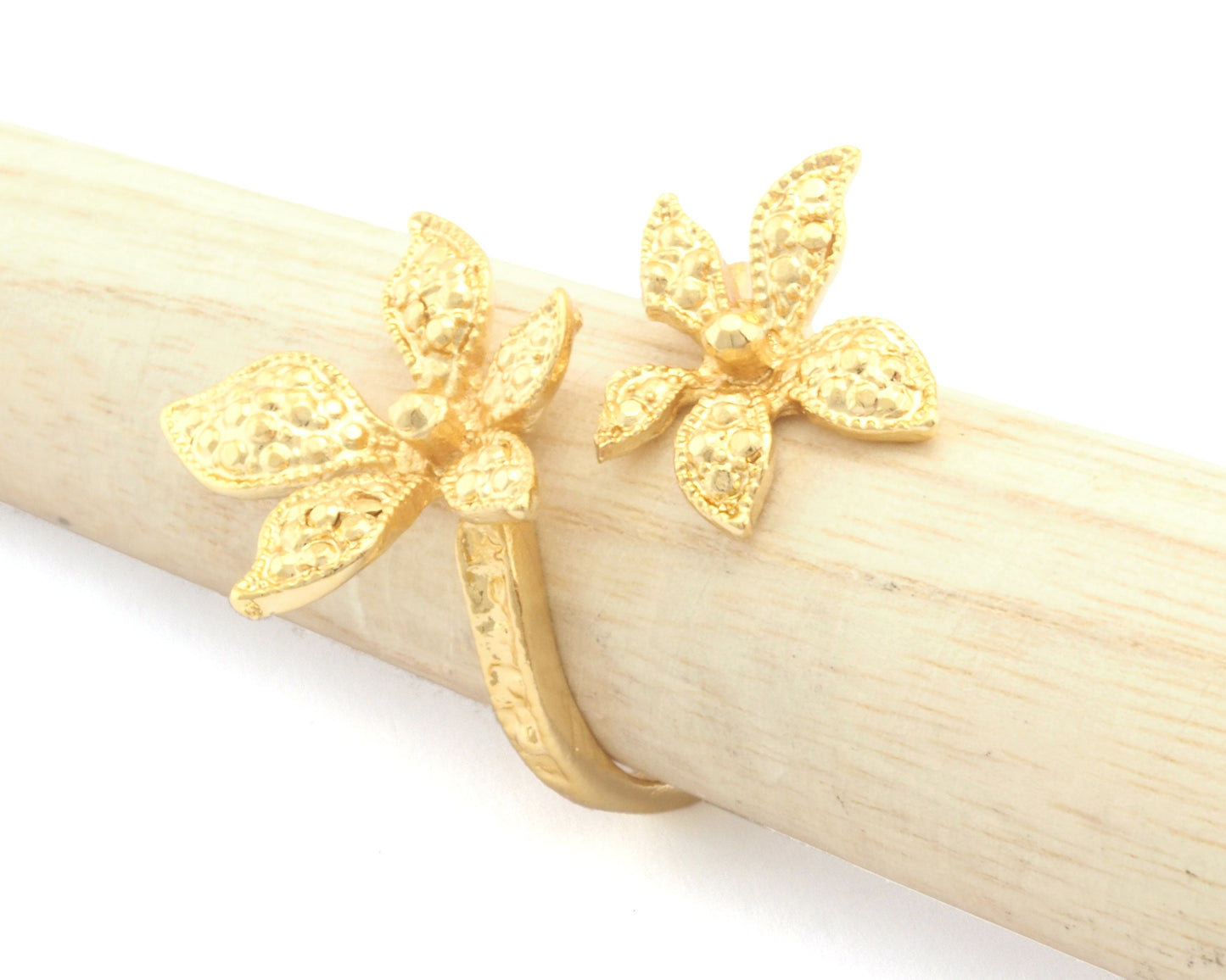 Flowers Adjustable Ring Shiny Gold Plated Brass (19mm 9US inner size) OZ2827