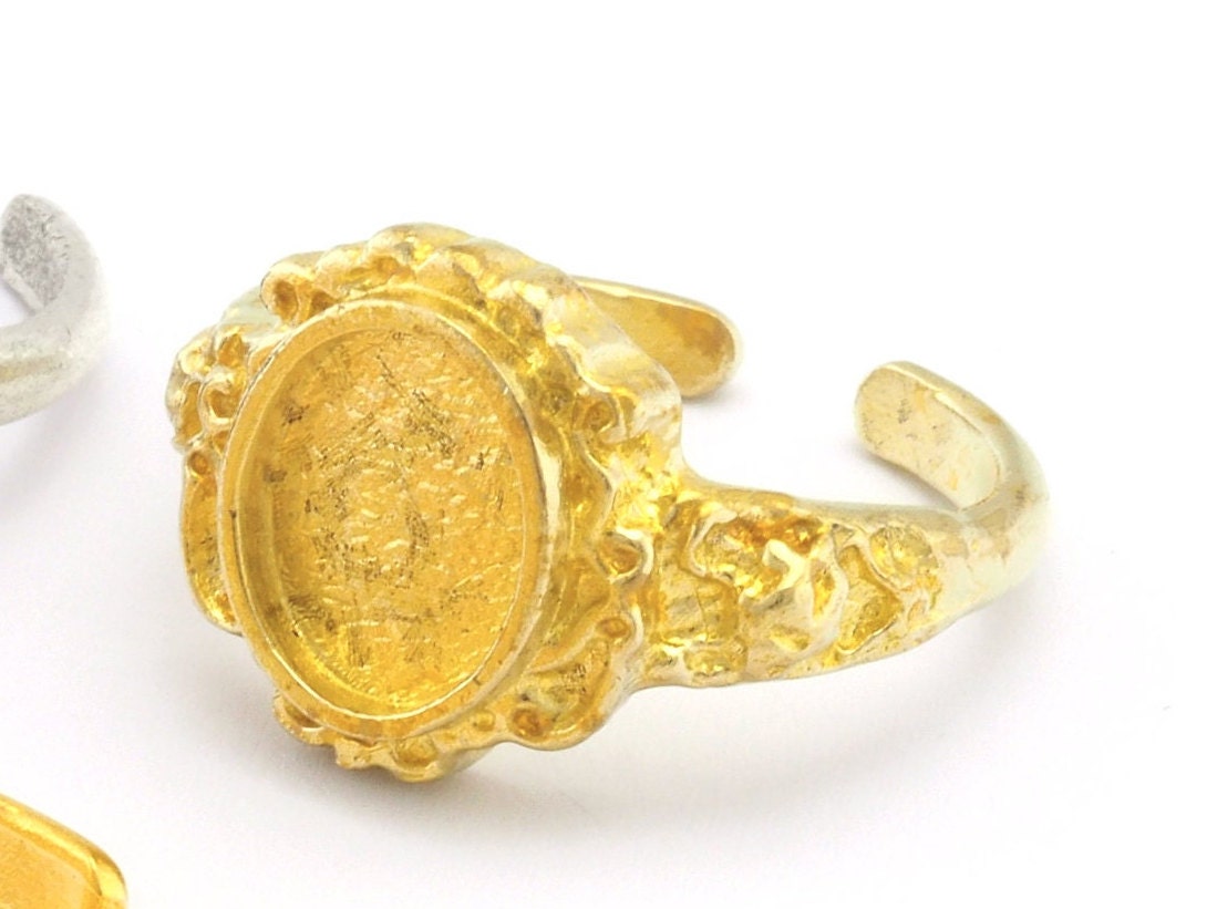 Ethnic Oval Signet Ring Blank - Adjustable raw brass - Antique silver - shiny silver - shiny gold - matte gold plated (6-8 US Size ) 3633