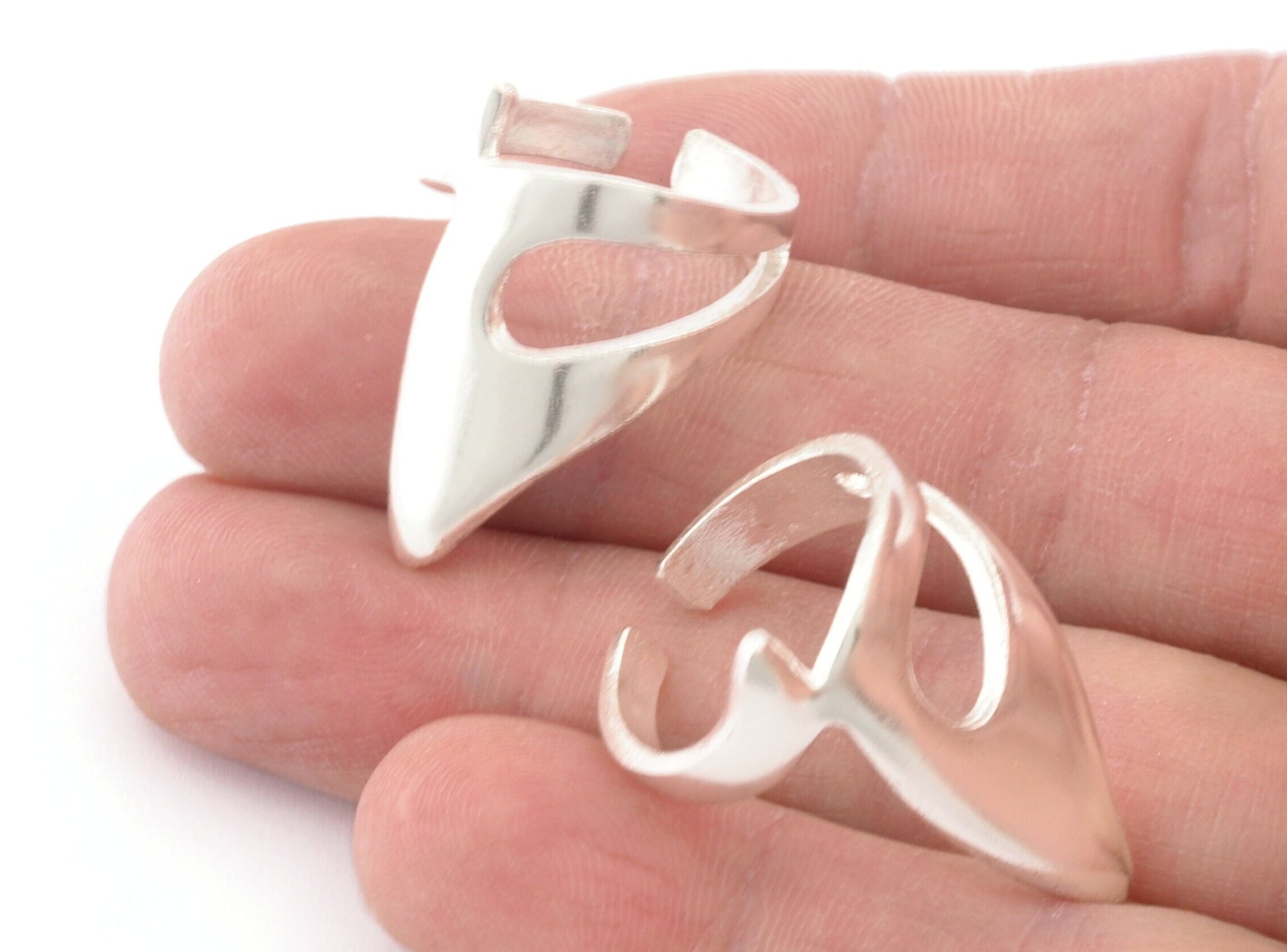 Adjustable Shark tail ring Shiny Silver plated brass (18mm 8US inner size) Oz2991