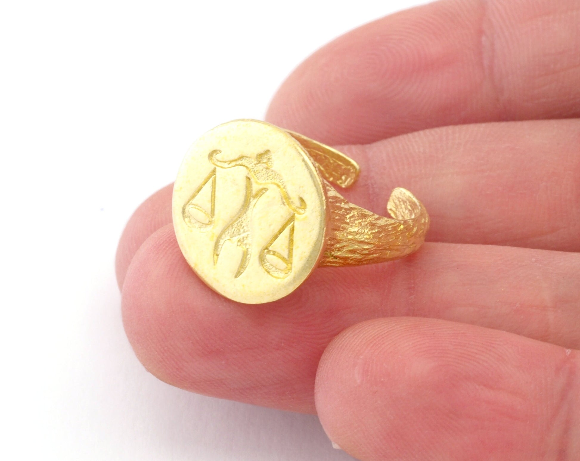 Libra Ring Scales Horoscope Bark Textured Band Round Ring Adjustable Ring Raw brass (5 - 8.5US inner size) OZ4870