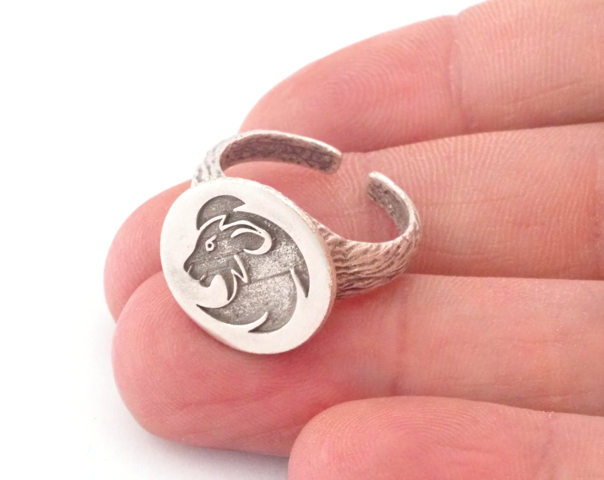 Lion Leo horoscope zodiac Ring Head Bark Textured Band Round Ring Adjustable Ring Antique silver plated brass (5 - 8.5US inner size) OZ4859