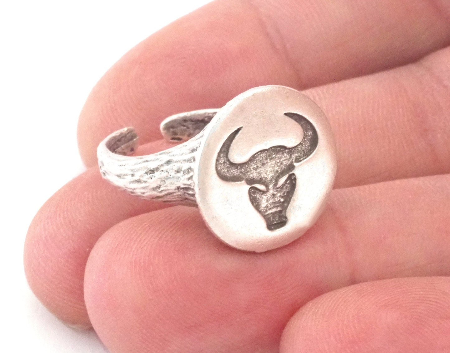 Bull Taurus Ring Horoscope Zodiac Horn Bark Textured Band Round Ring Adjustable Antique silver plated brass (5 - 8.5US inner size) OZ4860