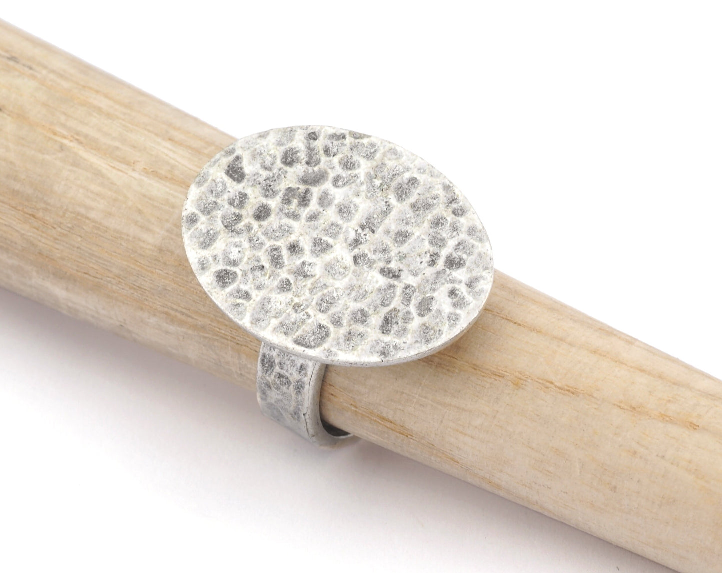 Oval Hammered Adjustable Ring Blank Bezel Base - Antique Silver Plated Brass (26x20mm Blank ) 4936