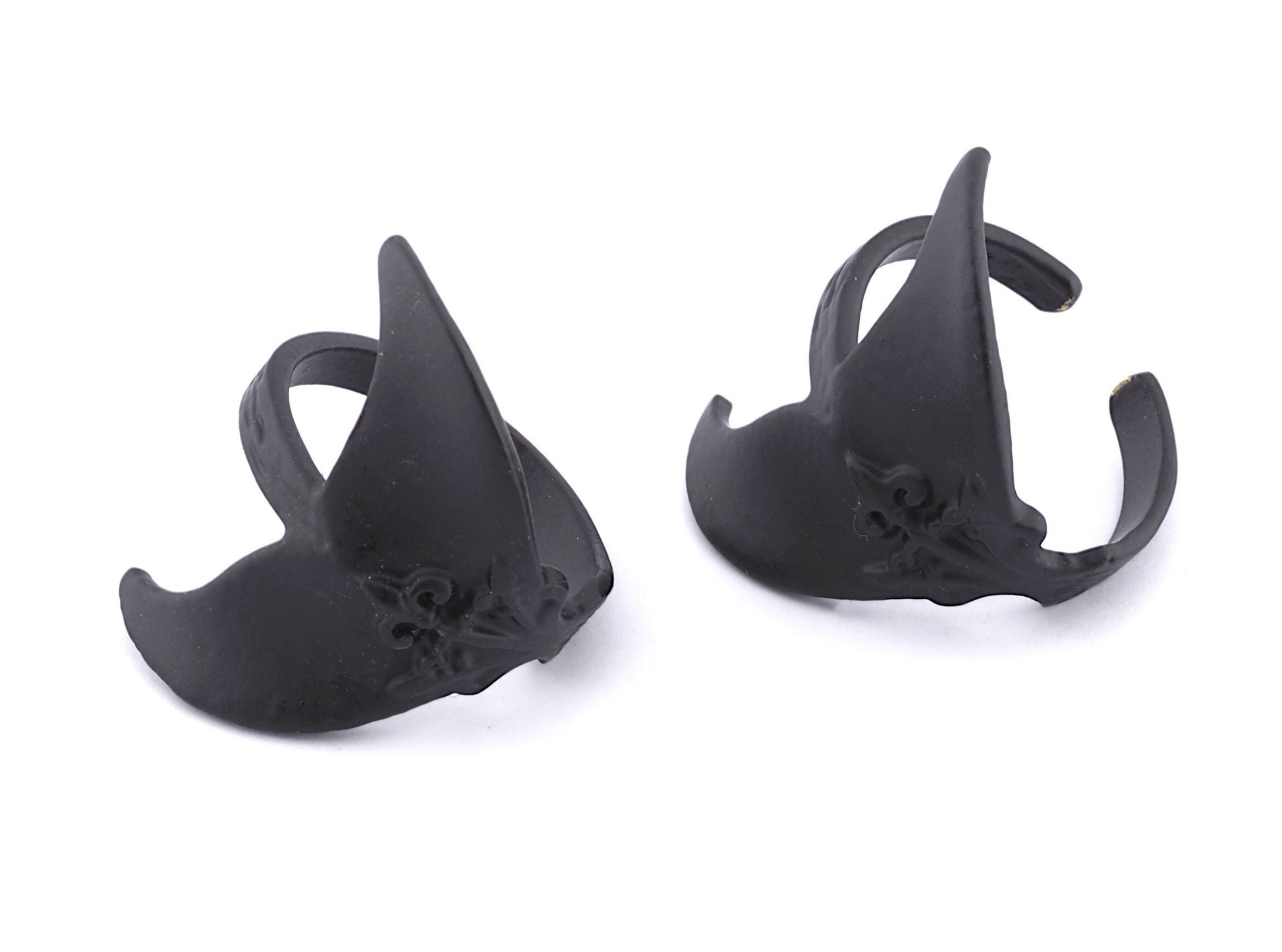 Whale Tail Ring Adjustable Black Painted Brass OZ4018