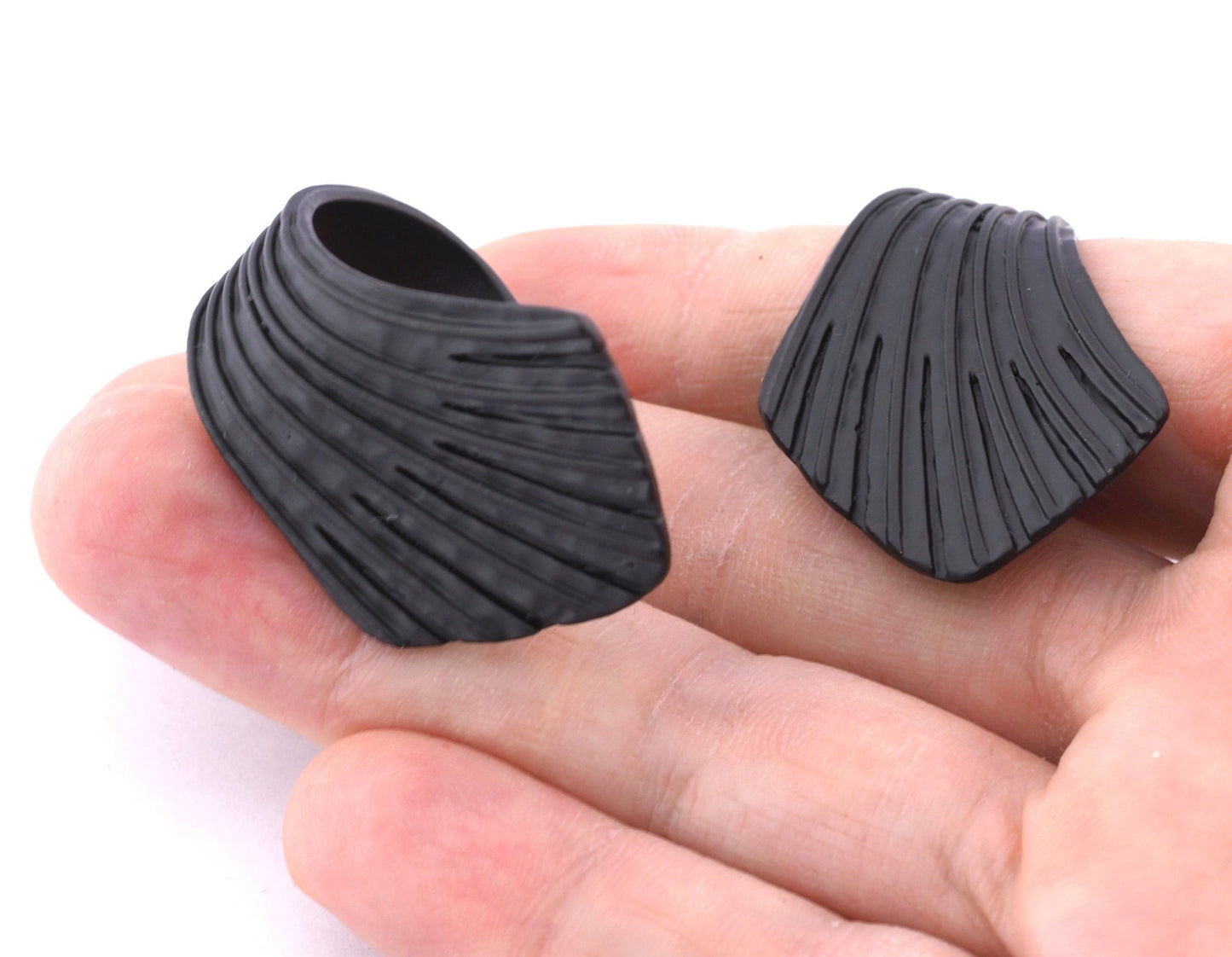 Leaf Hammered Ring Adjustable Black Painted Brass (7US-9US inner size) 4808