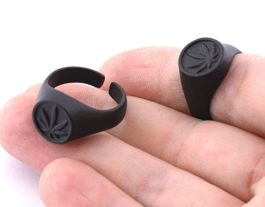 Leaf Ring Adjustable Black Painted Brass (7US-9US inner size) 4805