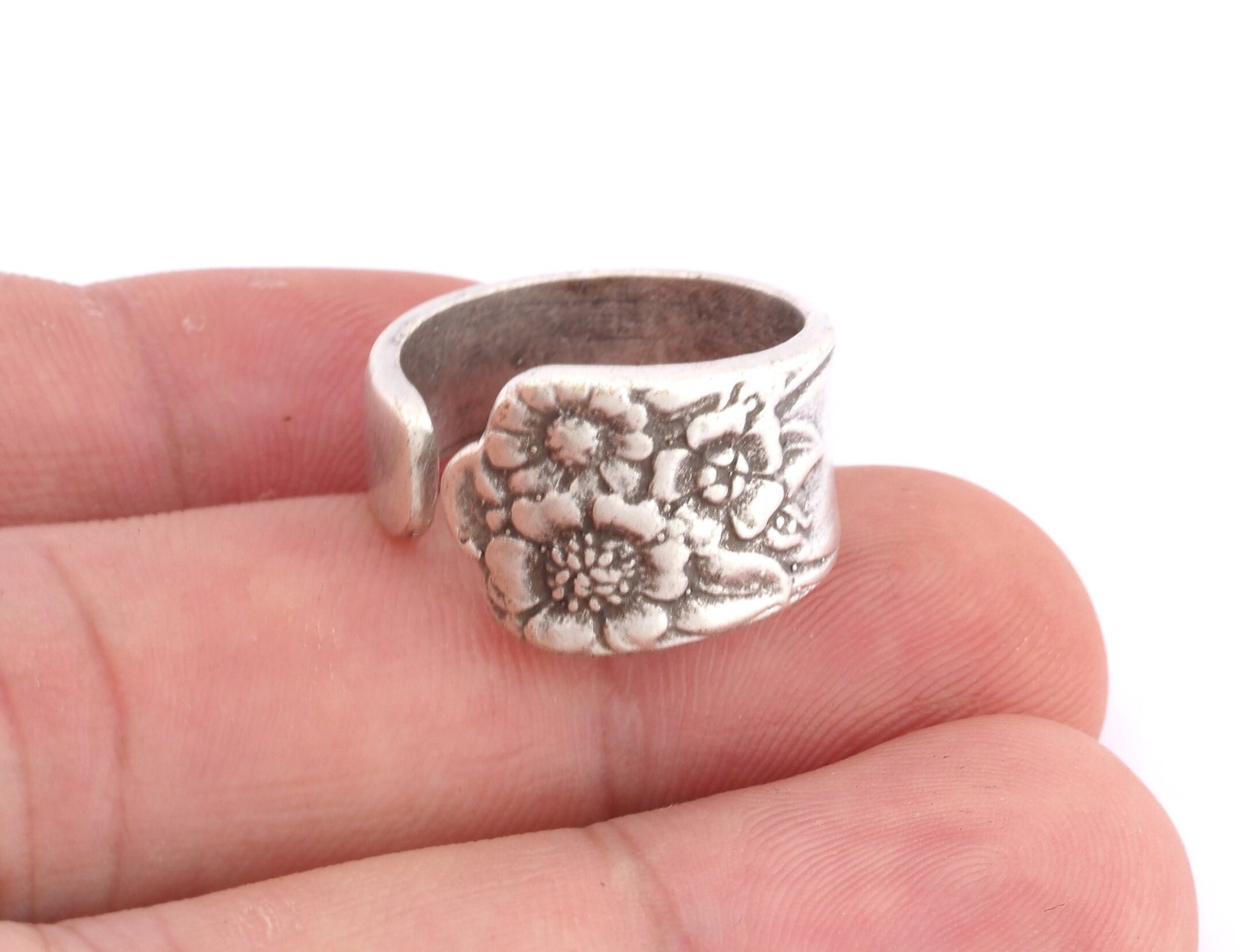 Spoon Ring Flower Patterned Adjustable Ring Antique Silver Plated Brass (18mm 8US inner size - Adjustable ) OZ2543