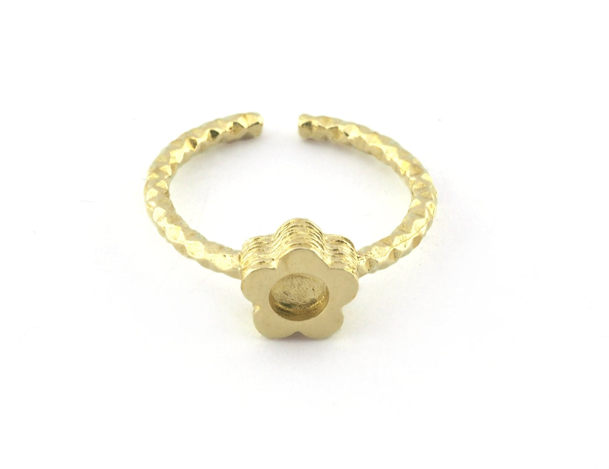 Daisy Flower Ring , Adjustable , Round Blank Bezel Setting - Raw Brass (4mm Blank ) 5126