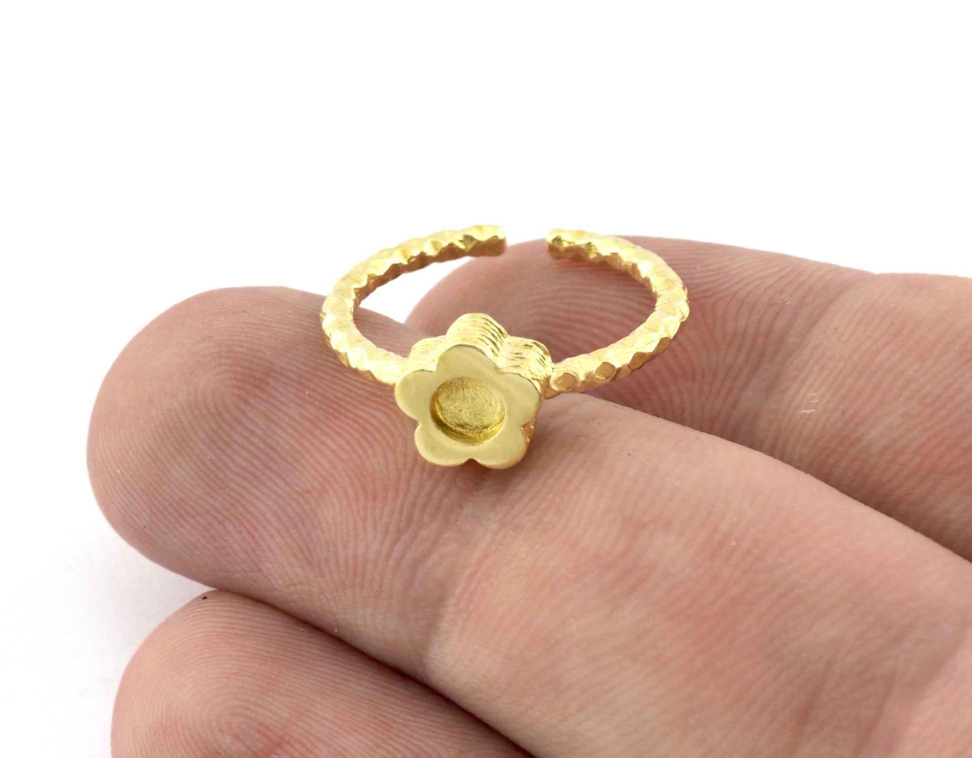 Daisy Flower Ring , Adjustable , Round Blank Bezel Setting - Raw Brass (4mm Blank ) 5126