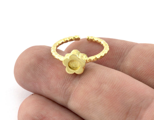 Daisy Flower Ring , Adjustable , Round Blank Bezel Setting - Raw Brass (4mm Blank ) 5126