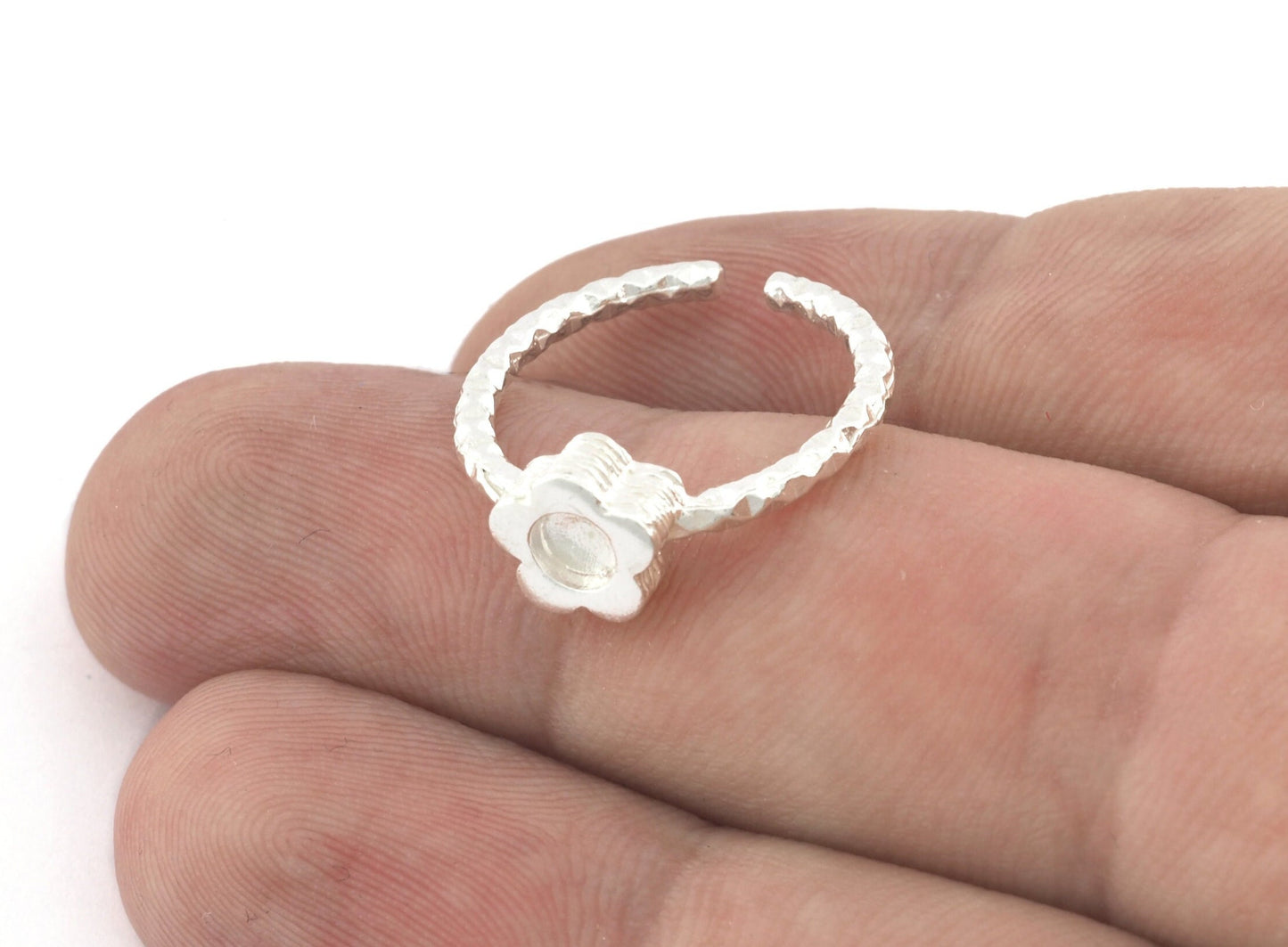 Daisy Flower Ring , Adjustable , Round Blank Bezel Setting - Shiny Silver Plated Brass (4mm Blank ) 5126