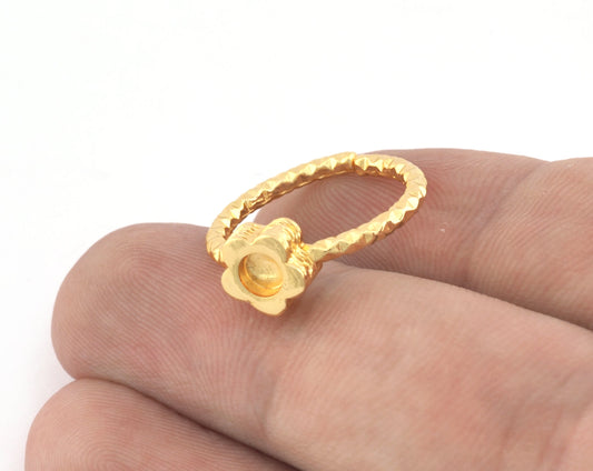 Daisy Flower Ring , Adjustable , Round Blank Bezel Setting - Shiny Gold Plated Brass (4mm Blank ) 5126