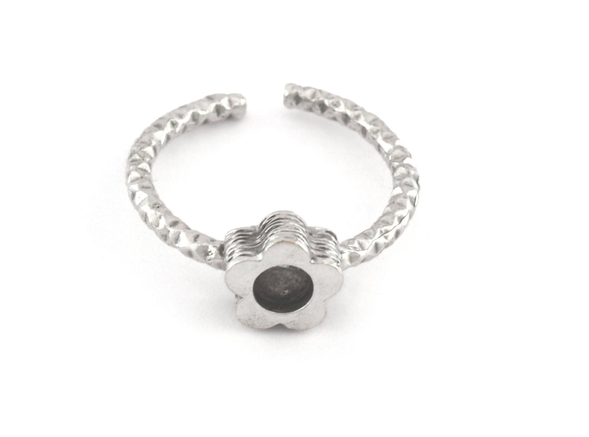 Daisy Flower Ring , Adjustable , Round Blank Bezel Setting - Antique Silver Plated Brass (4mm Blank ) 5126