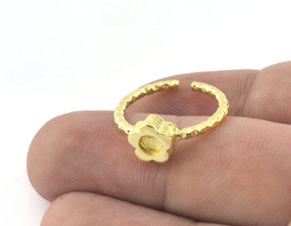 Daisy Flower Ring , Adjustable , Round Blank Bezel Setting - Raw Brass (4mm Blank ) 5126