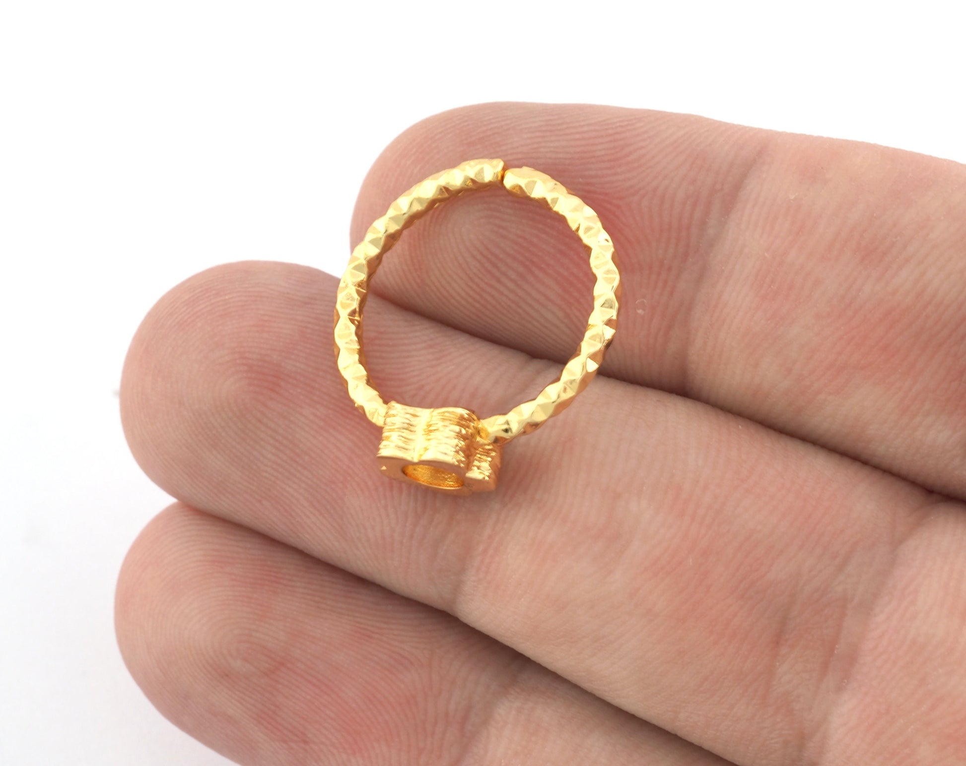 Daisy Flower Ring , Adjustable , Round Blank Bezel Setting - Shiny Gold Plated Brass (4mm Blank ) 5126