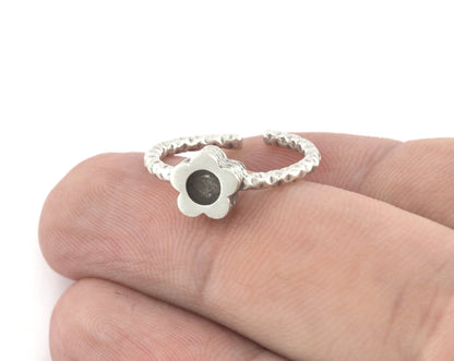 Daisy Flower Ring , Adjustable , Round Blank Bezel Setting - Antique Silver Plated Brass (4mm Blank ) 5126
