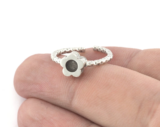 Daisy Flower Ring , Adjustable , Round Blank Bezel Setting - Antique Silver Plated Brass (4mm Blank ) 5126