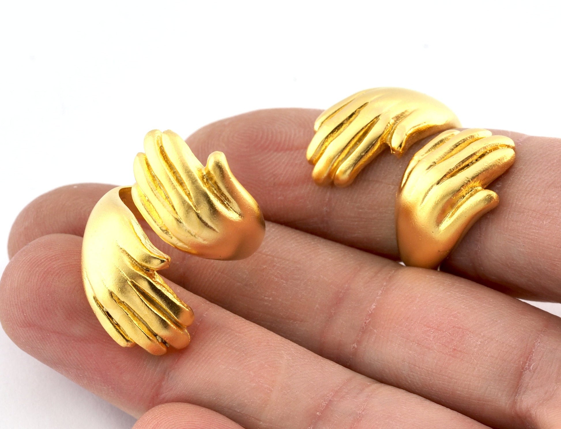 Hands Statement Adjustable Ring Matte Gold Plated brass (18mm 8US - 9US inner size) Oz4007