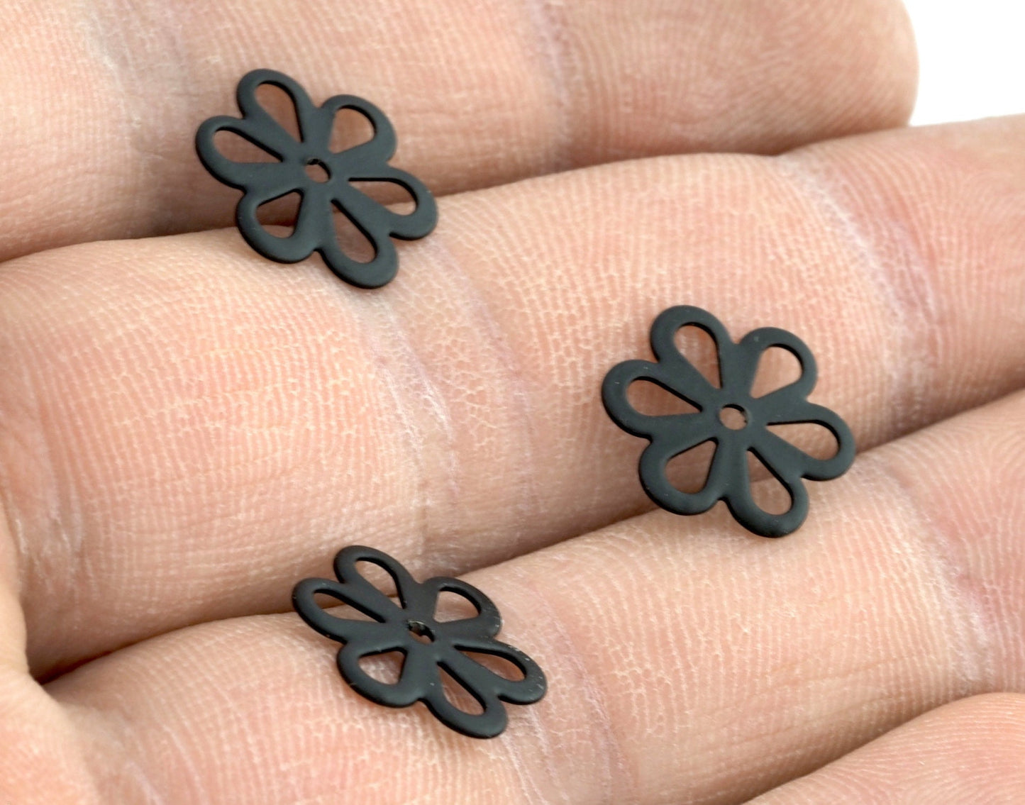 Flower shape , Middle Hole 13mm Raw Brass , Charms ,Findings OZ121-29