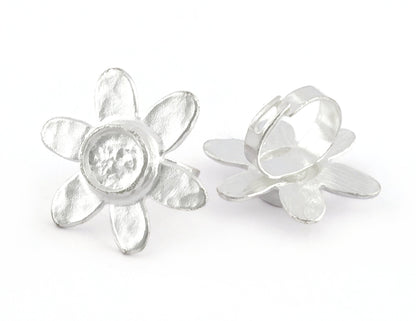 Daisy Flower Ring , Adjustable , Round Blank Bezel Setting - Shiny Silver Plated Brass (10mm Blank ) 5349