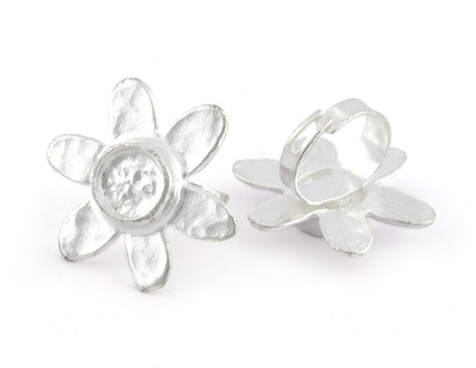 Daisy Flower Ring , Adjustable , Round Blank Bezel Setting - Shiny Silver Plated Brass (10mm Blank ) 5349