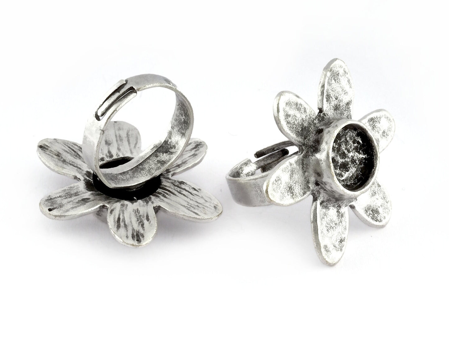 Daisy Flower Ring , Adjustable , Round Blank Bezel Setting - Antique Silver Plated Brass (10mm Blank ) 5349