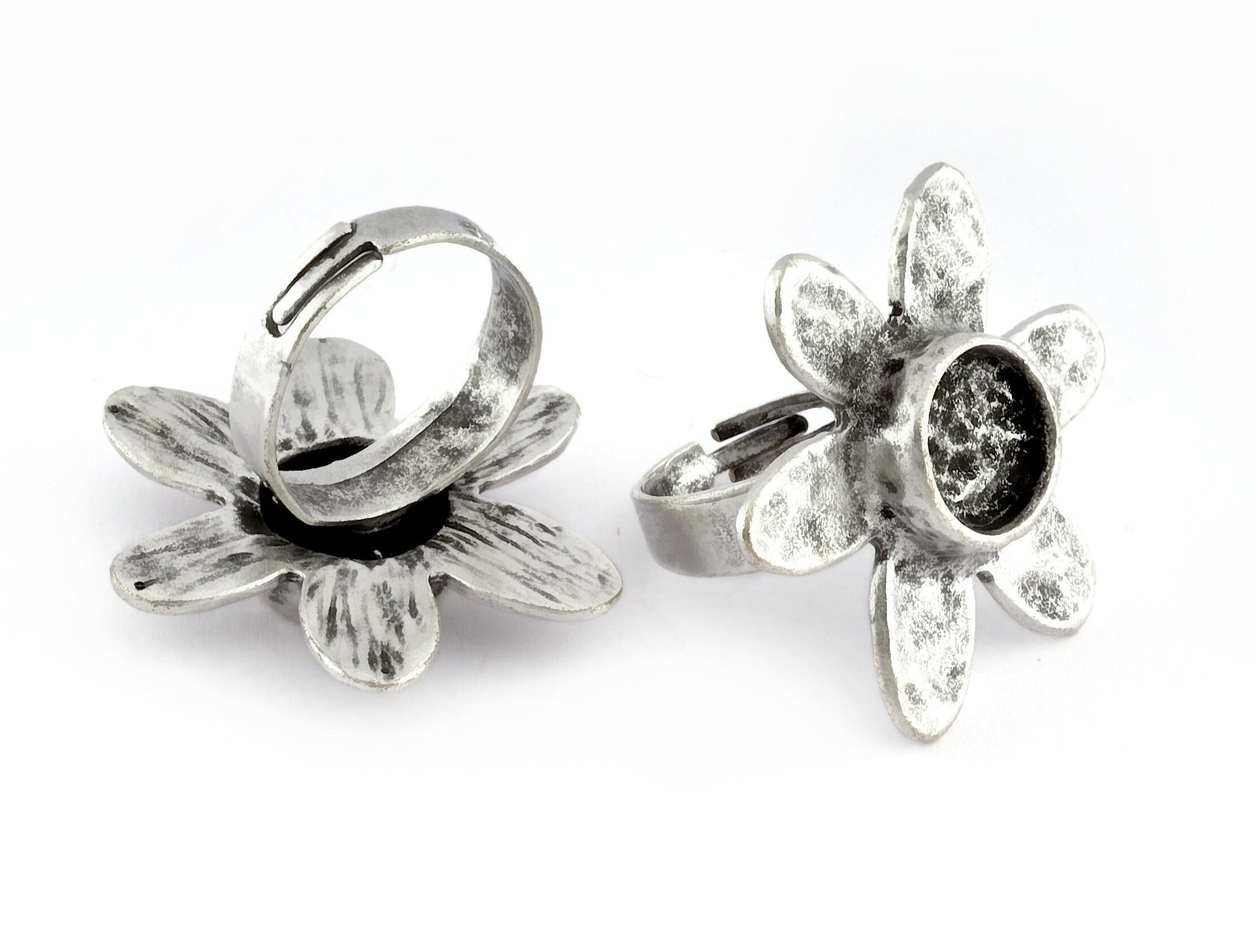 Daisy Flower Ring , Adjustable , Round Blank Bezel Setting - Antique Silver Plated Brass (10mm Blank ) 5349