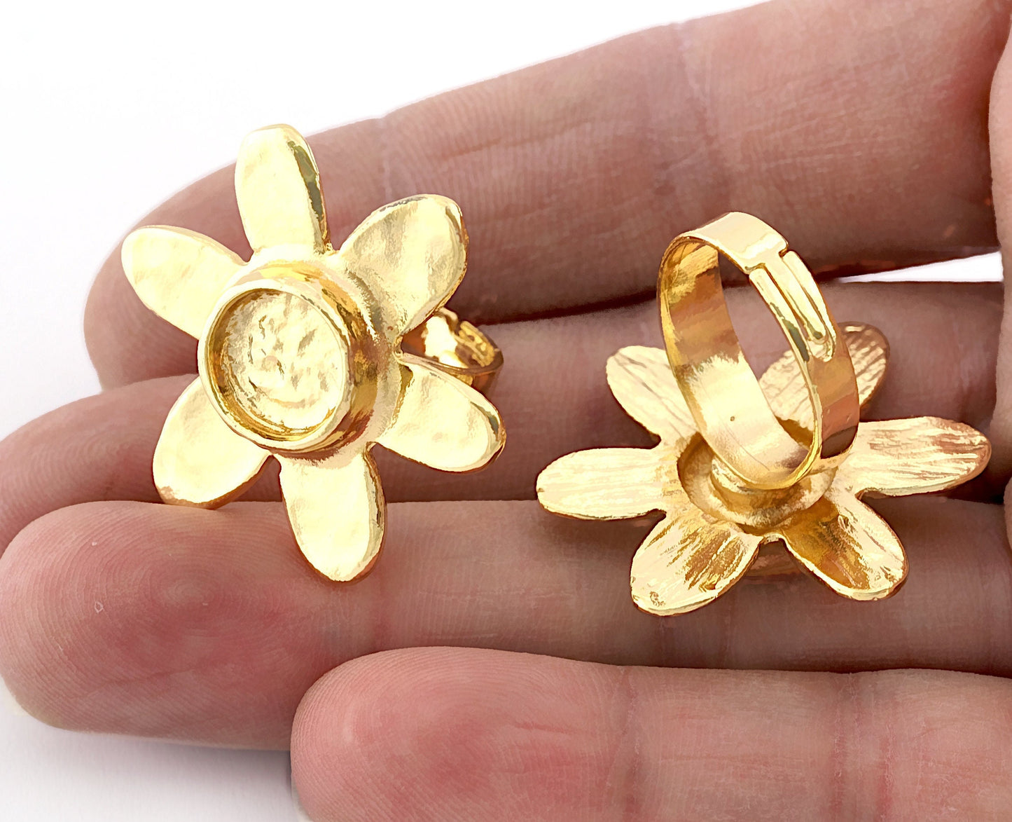 Daisy Flower Ring , Adjustable , Round Blank Bezel Setting - Shiny Gold Plated Brass (10mm Blank ) 5349