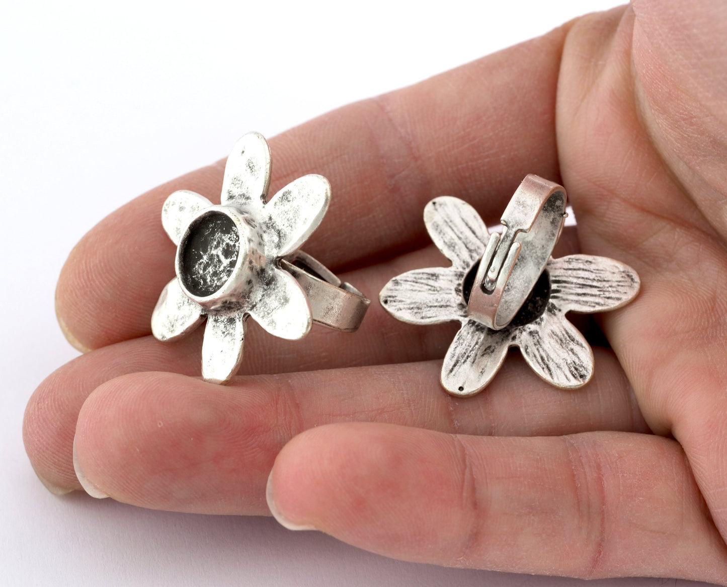 Daisy Flower Ring , Adjustable , Round Blank Bezel Setting - Antique Silver Plated Brass (10mm Blank ) 5349