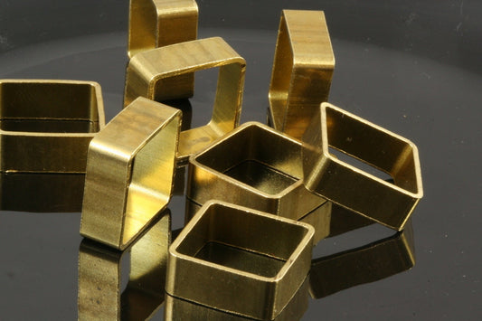 Square pendant 4 pcs L375 Raw Brass 20x20x8mm 0,79"x0,79" x0,314" finding 1746