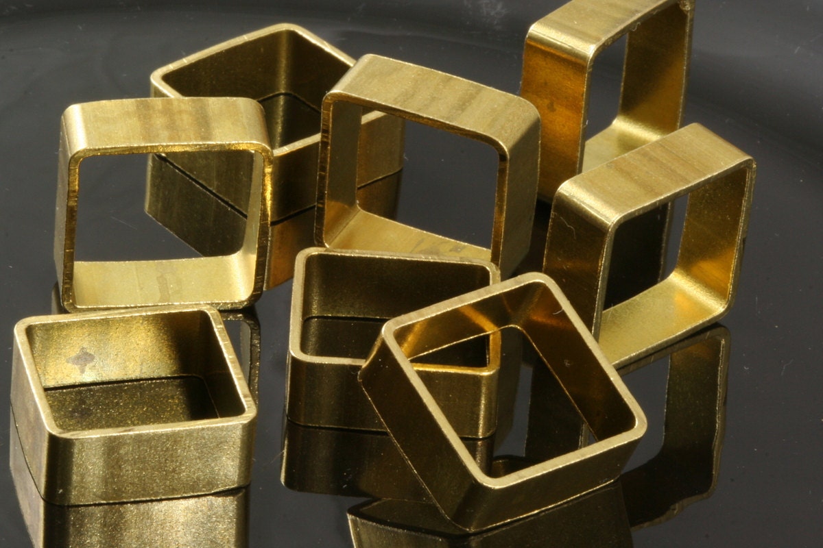 Square pendant 4 pcs L375 Raw Brass 20x20x8mm 0,79"x0,79" x0,314" finding 1746
