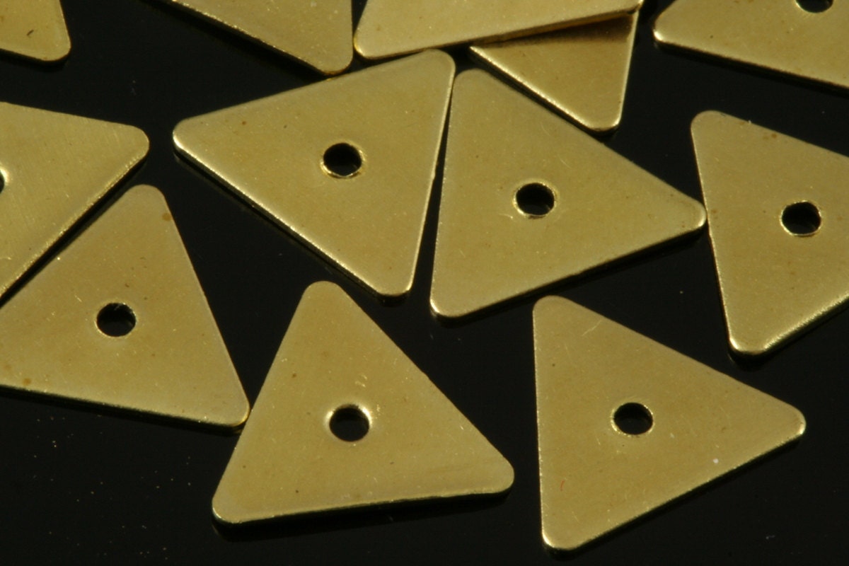 200 Pcs Raw Brass 10x9mm Triangle tag Charms with midle hole ,Findings 618R-36