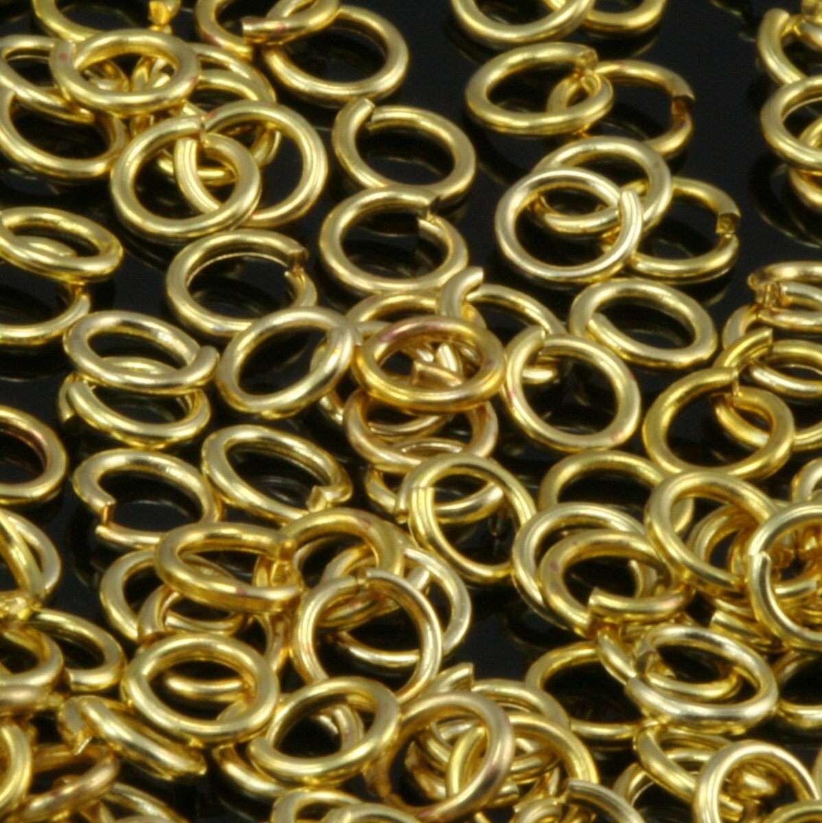 Open jump ring raw brass (varnish) 4mm 21 gauge( 0,7mm ) jumpring 1155V