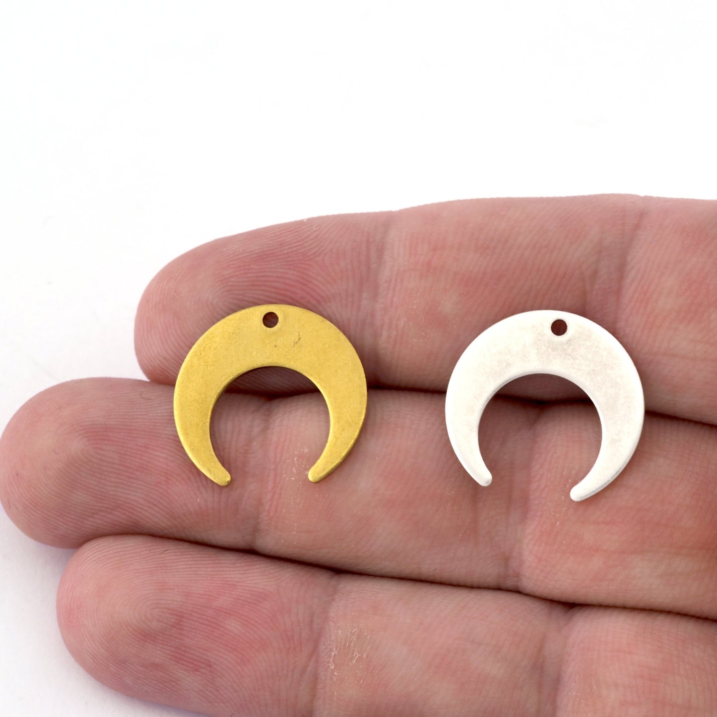 Crescent Moon 20mm 1 hole Raw Brass , Antique silver plated Charms Findings Stampings OZ3461-120