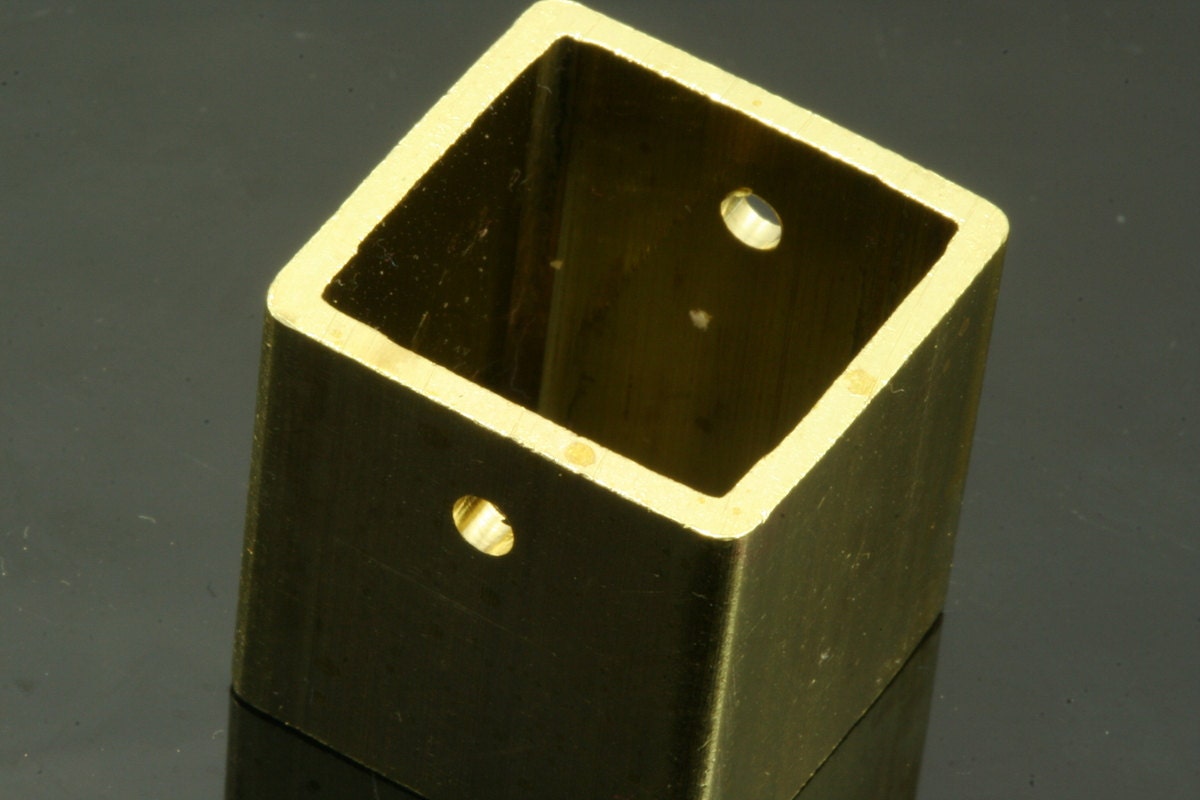 L320H Raw Brass Cubic pendant 20mm (2,5mm 0,1" 10 gauge hole) 1875
