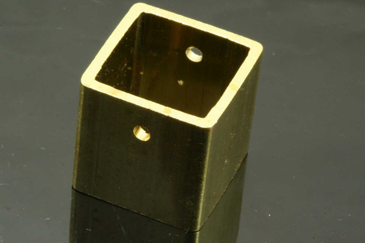 L320H Raw Brass Cubic pendant 20mm (2,5mm 0,1" 10 gauge hole) 1875