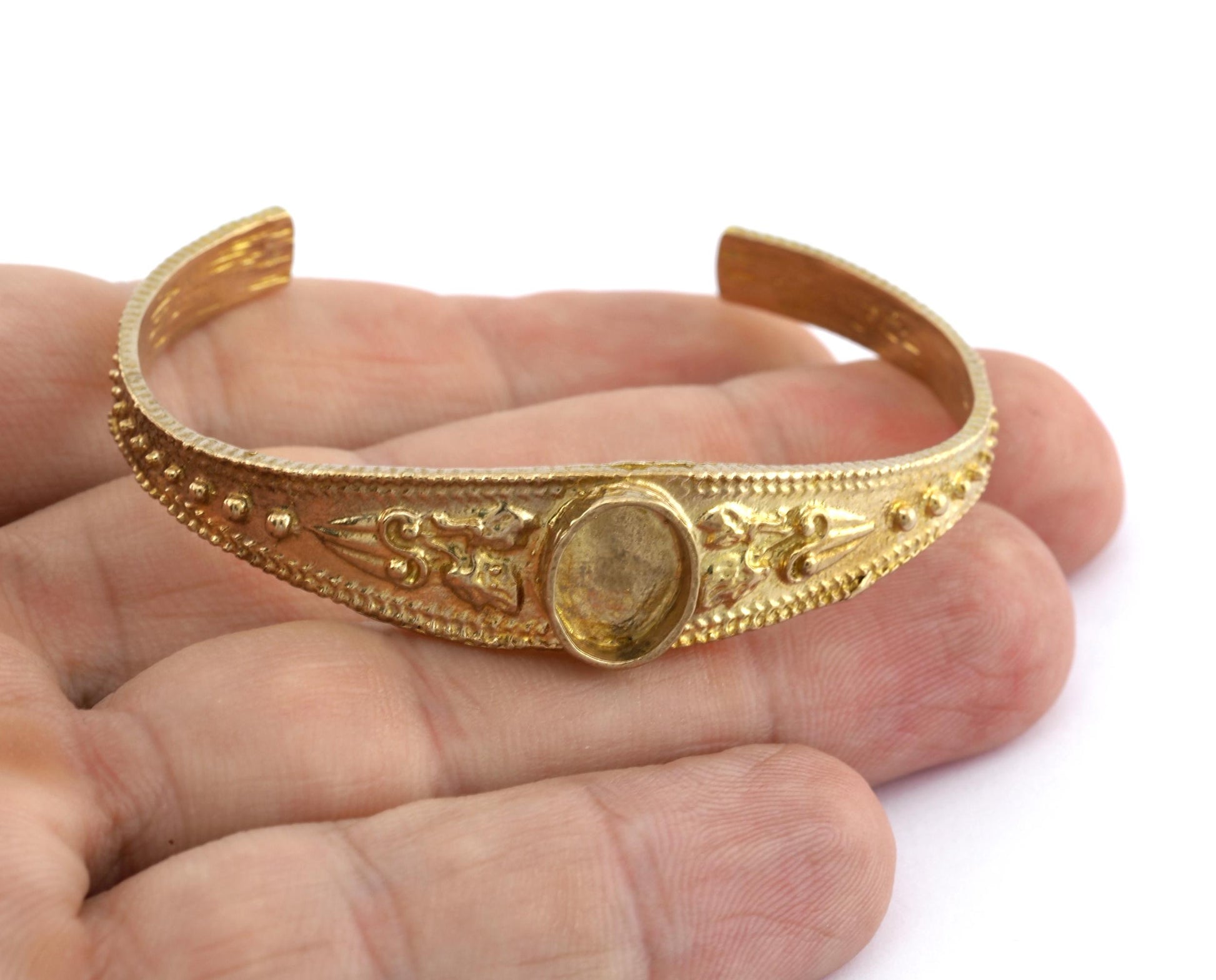 Boho Bracelet Blank, Oval Blank Bracelet Making Base, 10x8mm Blank Bezel Flower Bracelet Raw Brass (58mm inner size - Adjustable ) 5579