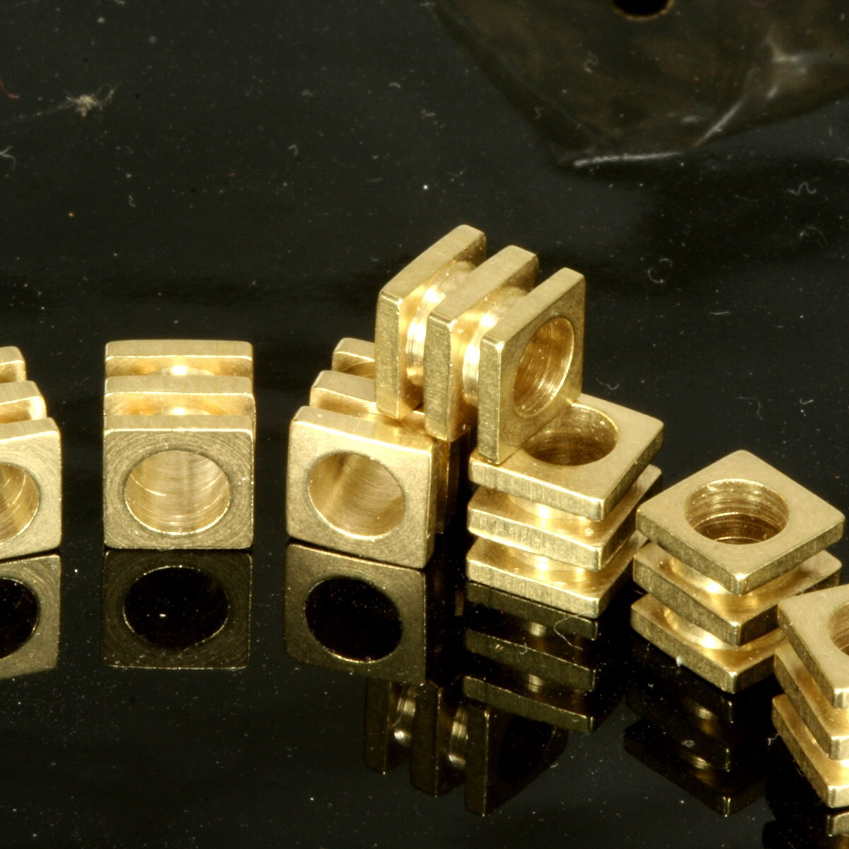 raw brass spacer 6x6mm Cube (hole 4mm ) bead bab4 1831